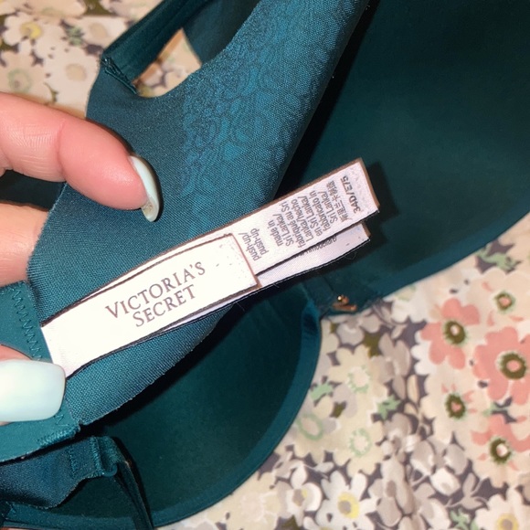 Women’s Victoria’s Secret emerald Very Sexy push up plunge bra - Picture 4 of 4